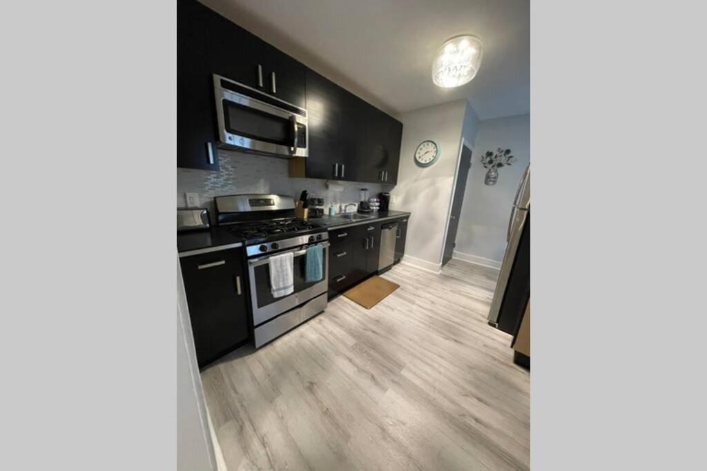 Industrial Brick Townhouse In Downtown Lancaster Exterior foto