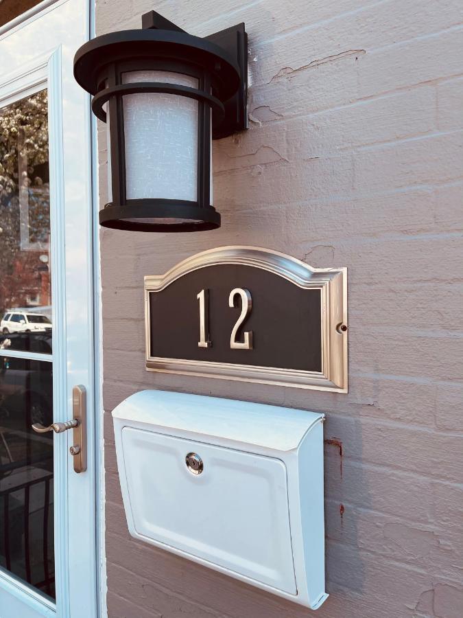 Industrial Brick Townhouse In Downtown Lancaster Exterior foto