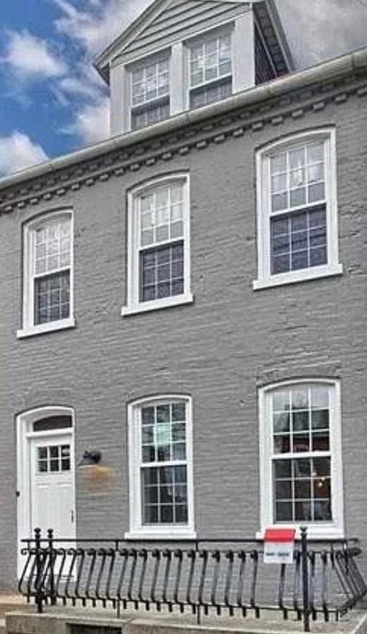 Industrial Brick Townhouse In Downtown Lancaster Exterior foto
